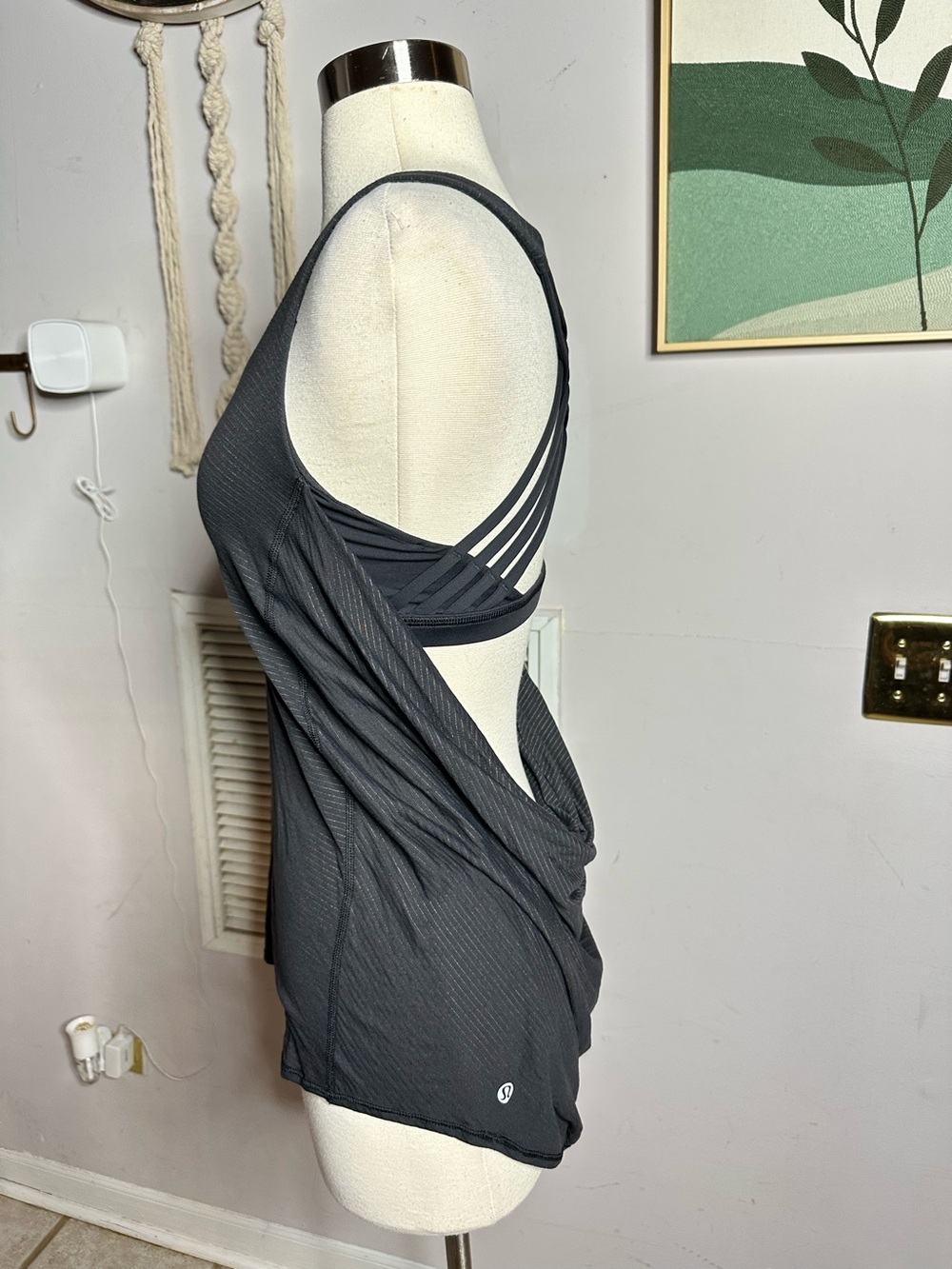 Lululemon Twist & Turn Open Back Tank Top Gold Stripe Black Size 8